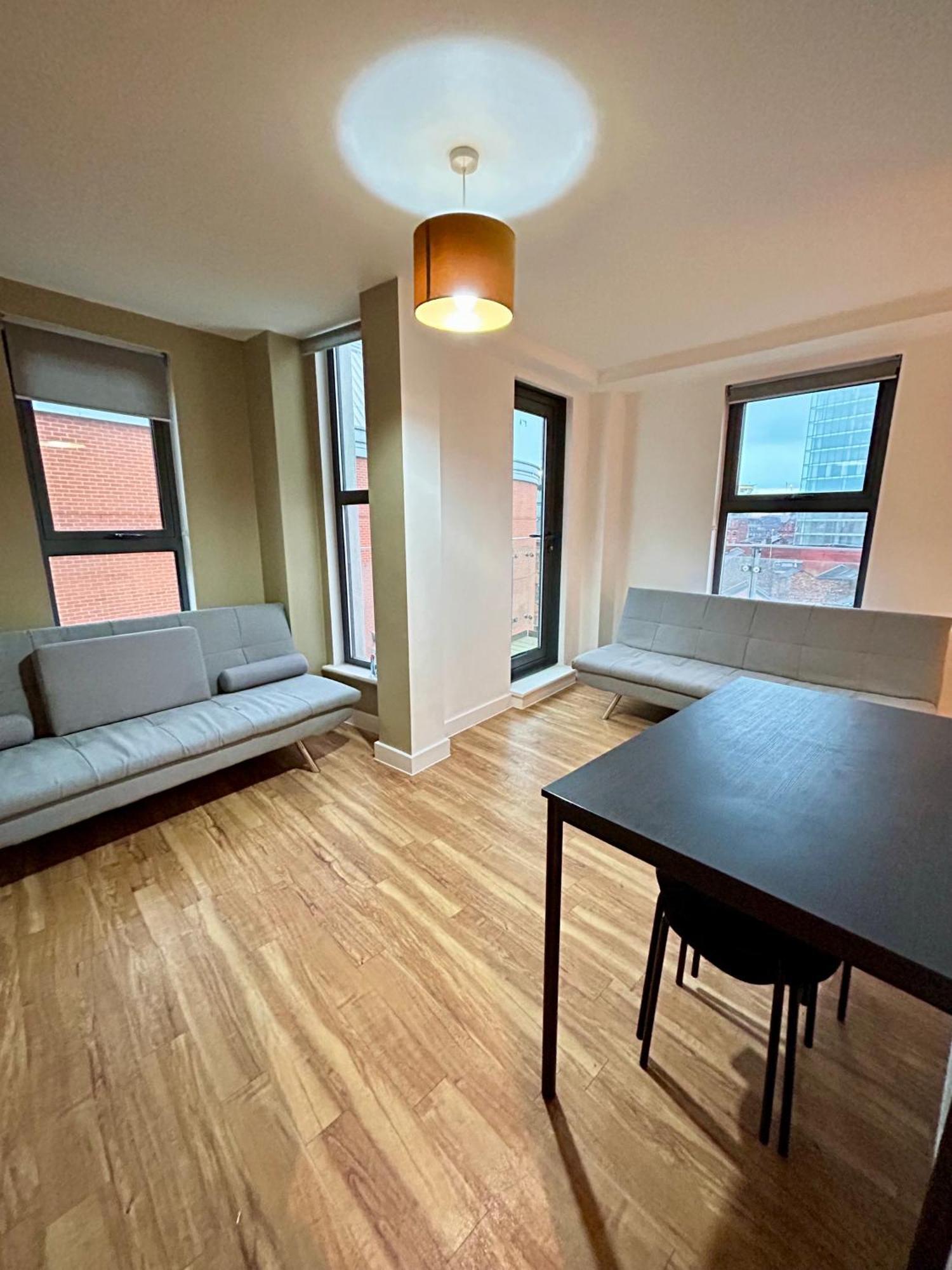 Apartment Centre 2 Bed With A Balcony Manchester