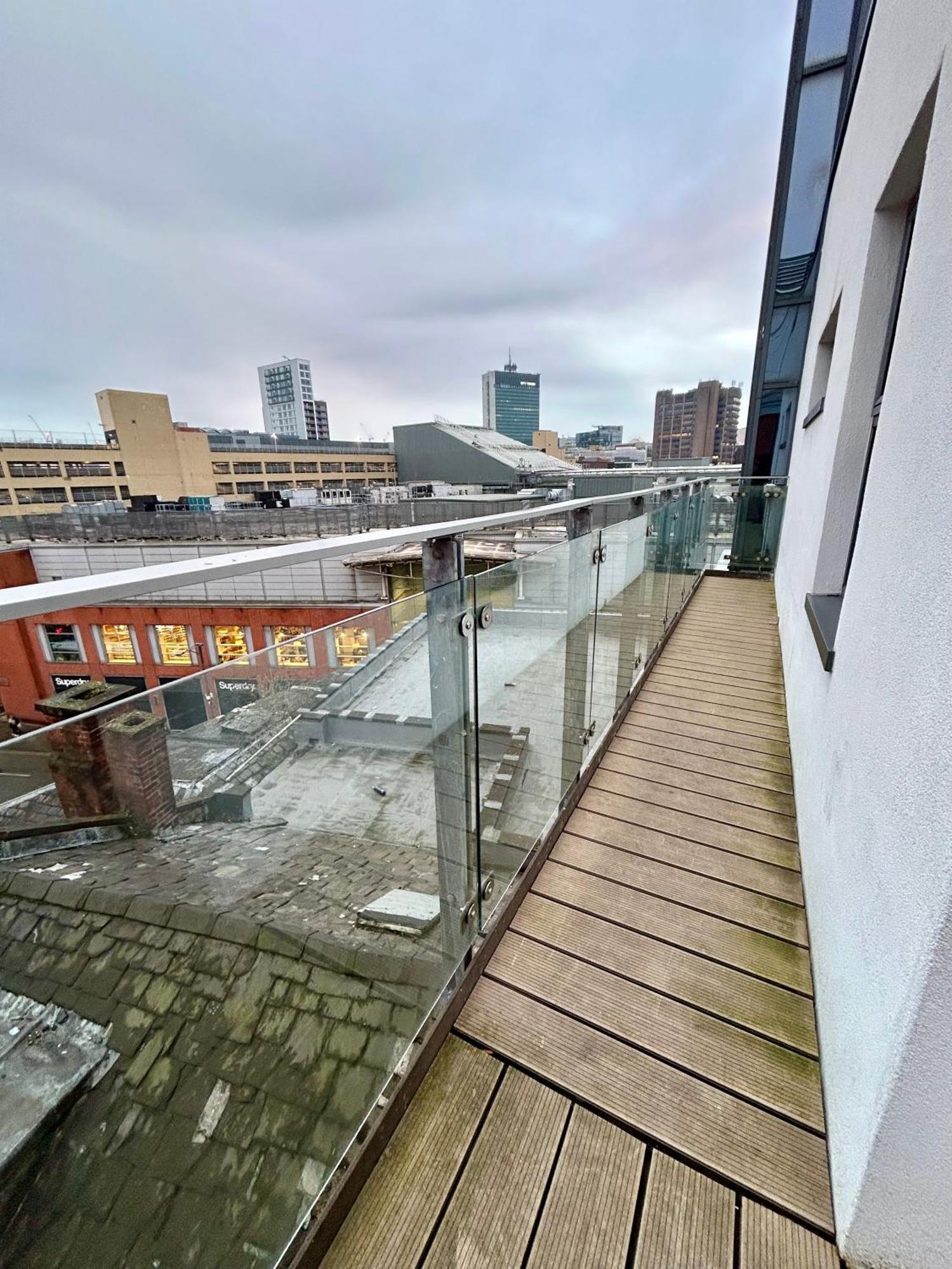 Centre 2 Bed With A Balcony Manchester