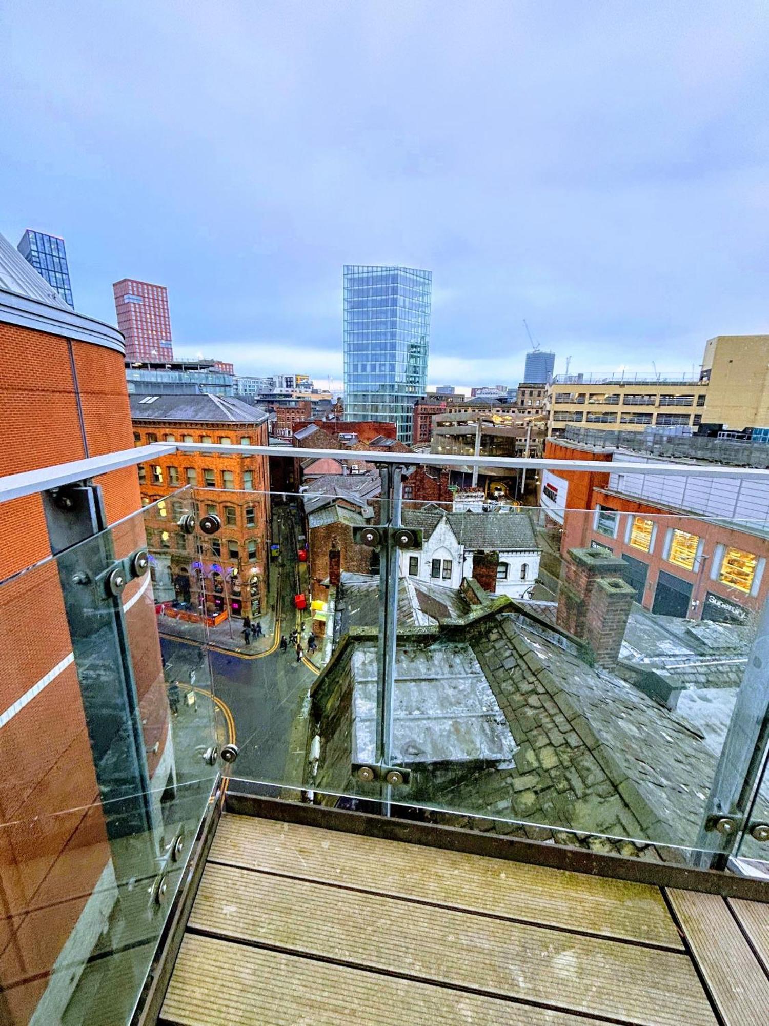 Centre 2 Bed With A Balcony Manchester
