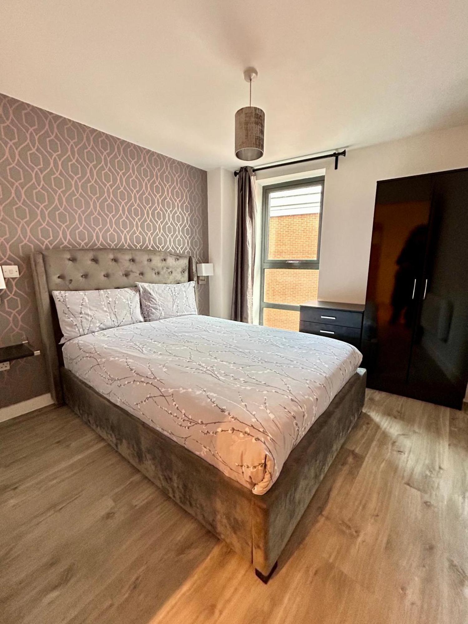 Centre 2 Bed With A Balcony Manchester