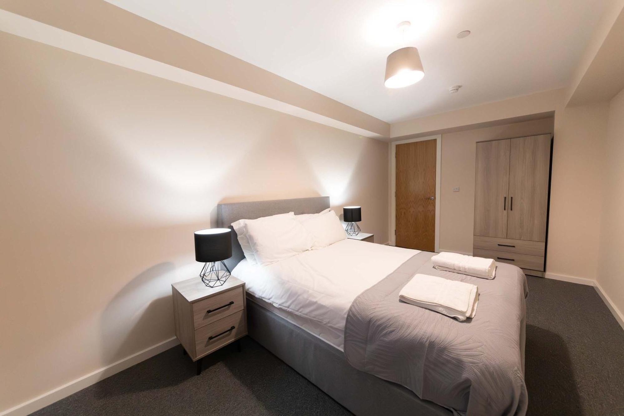 Apartment Spacious & Contemporary 2 Bed *
