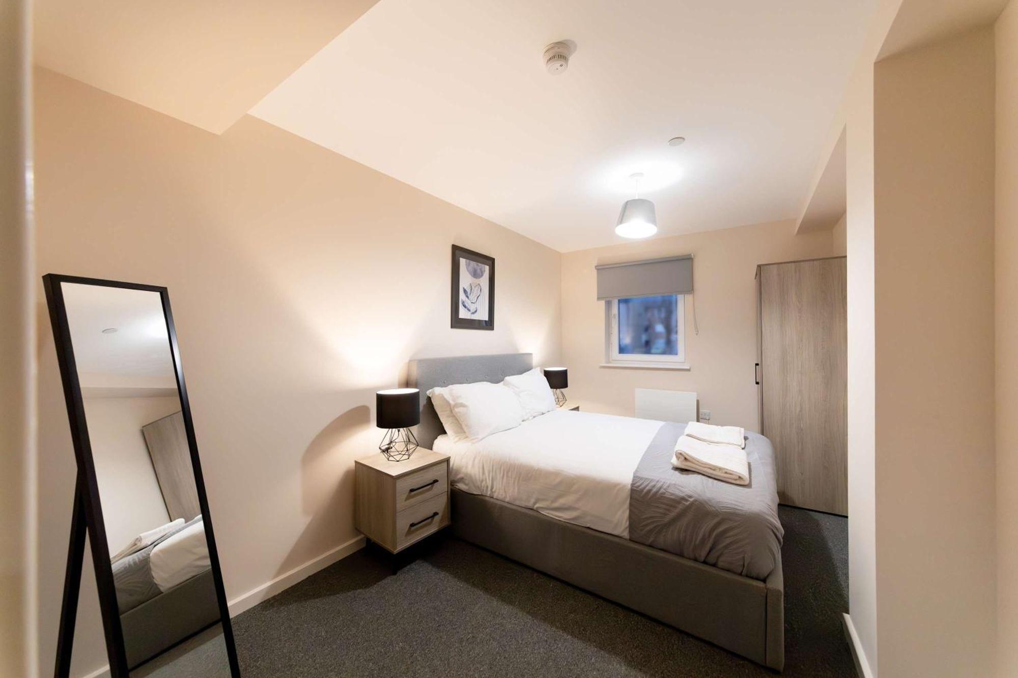 Spacious & Contemporary 2 Bed