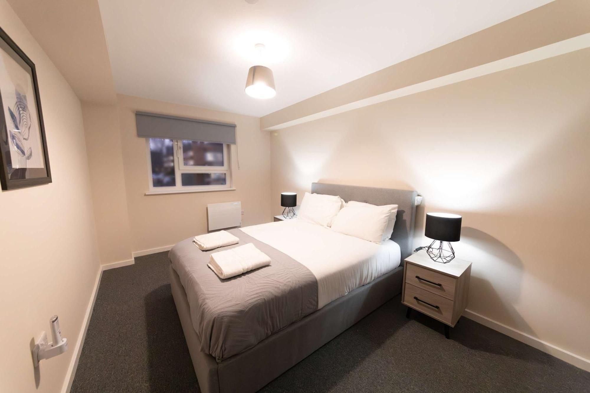 Spacious & Contemporary 2 Bed Apartment