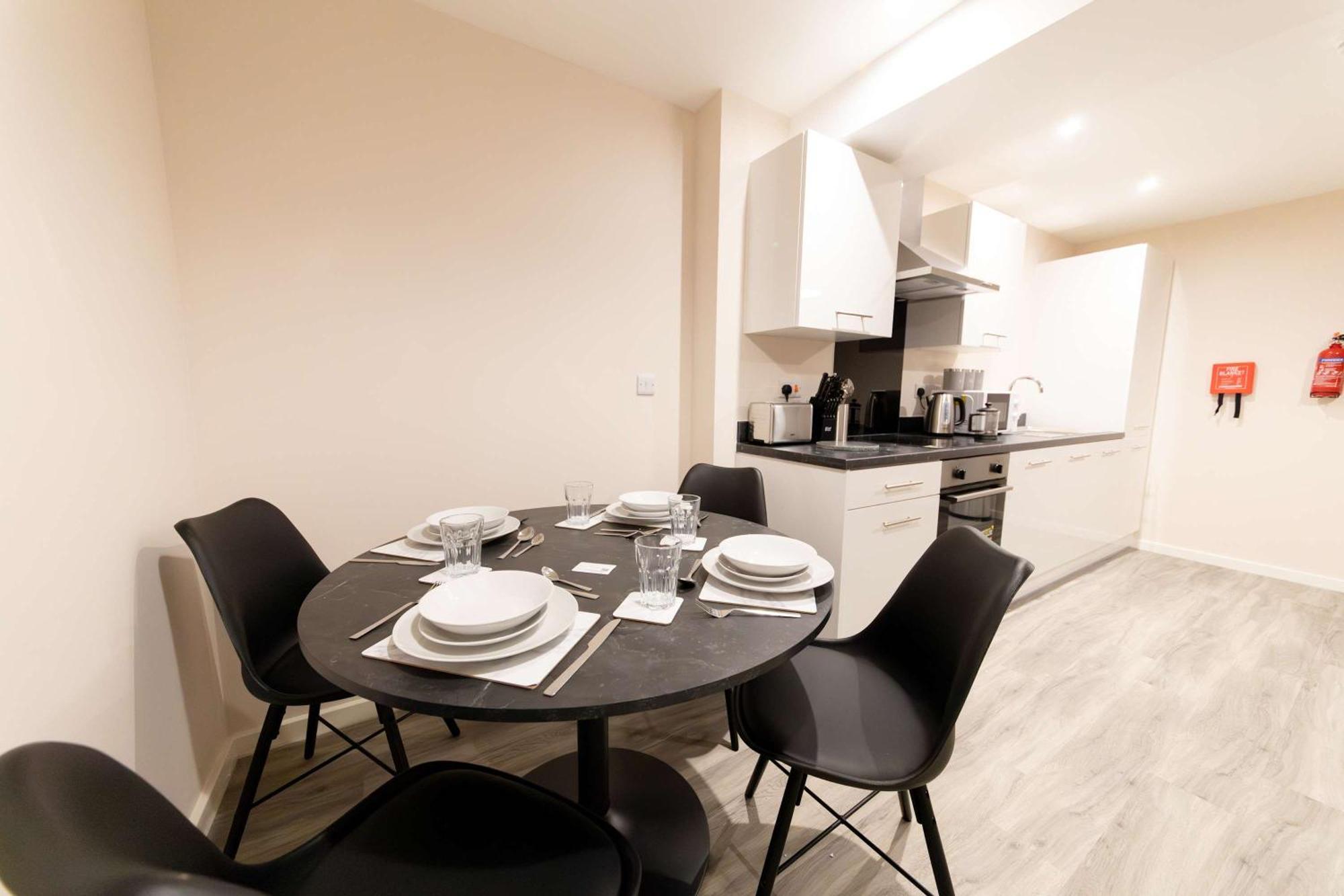 Apartment Spacious & Contemporary 2 Bed *
