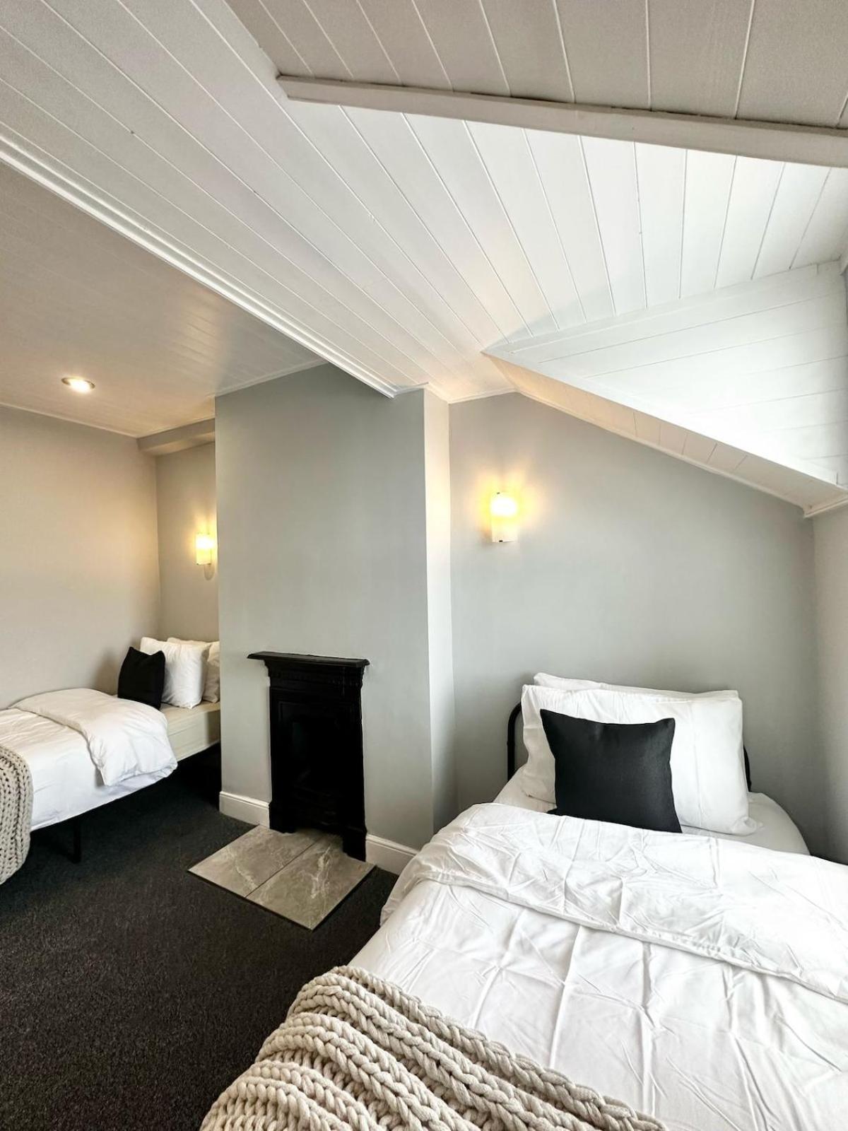 Luxury 5 Bed Salford Free Parking Manchester