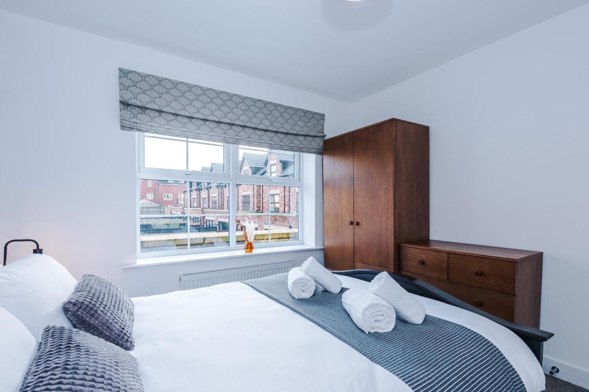 Holiday home 4 Bed House-2 Parking Spaces-vibrant Location Manchester