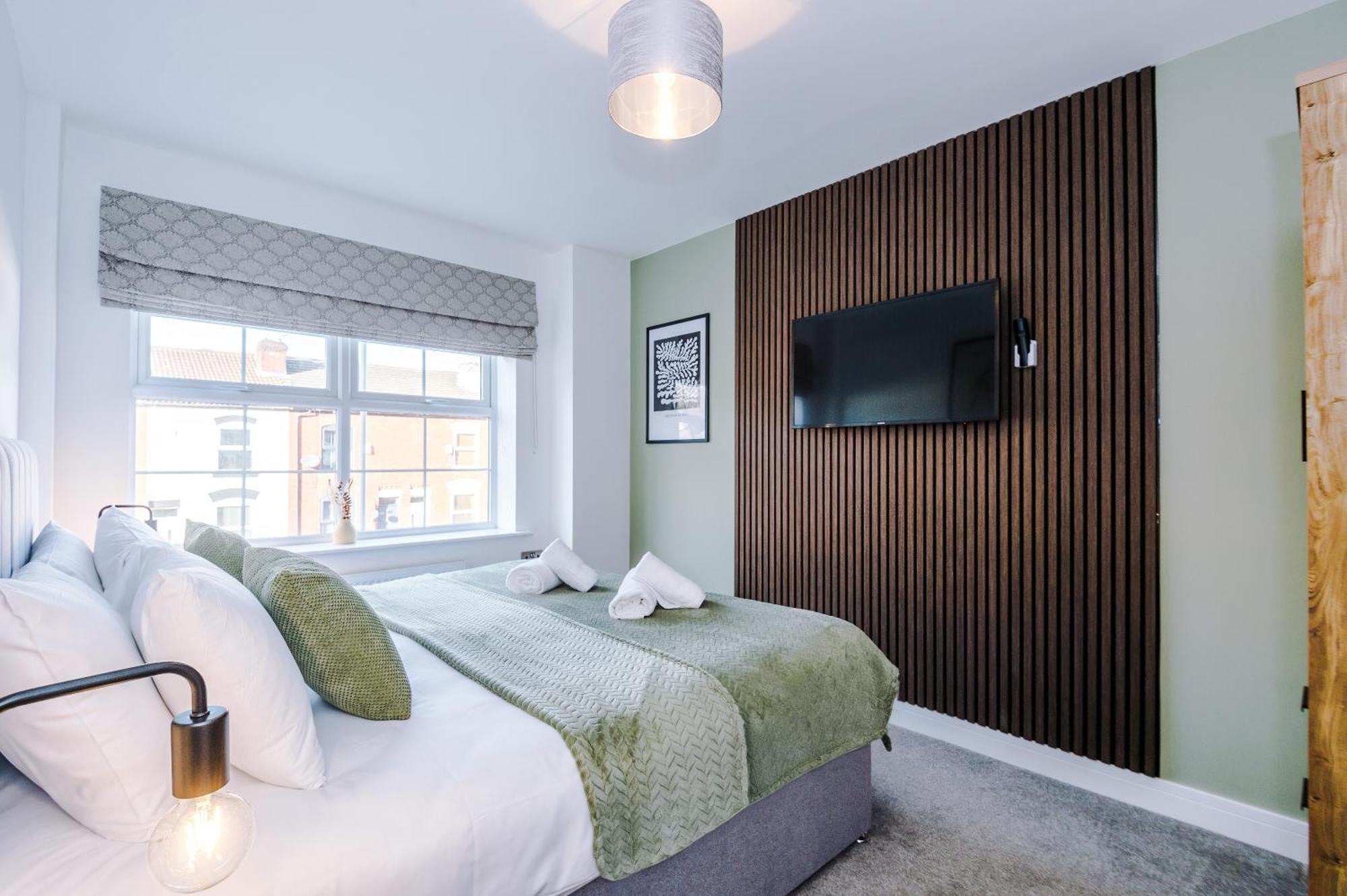 4 Bed House-2 Parking Spaces-vibrant Location