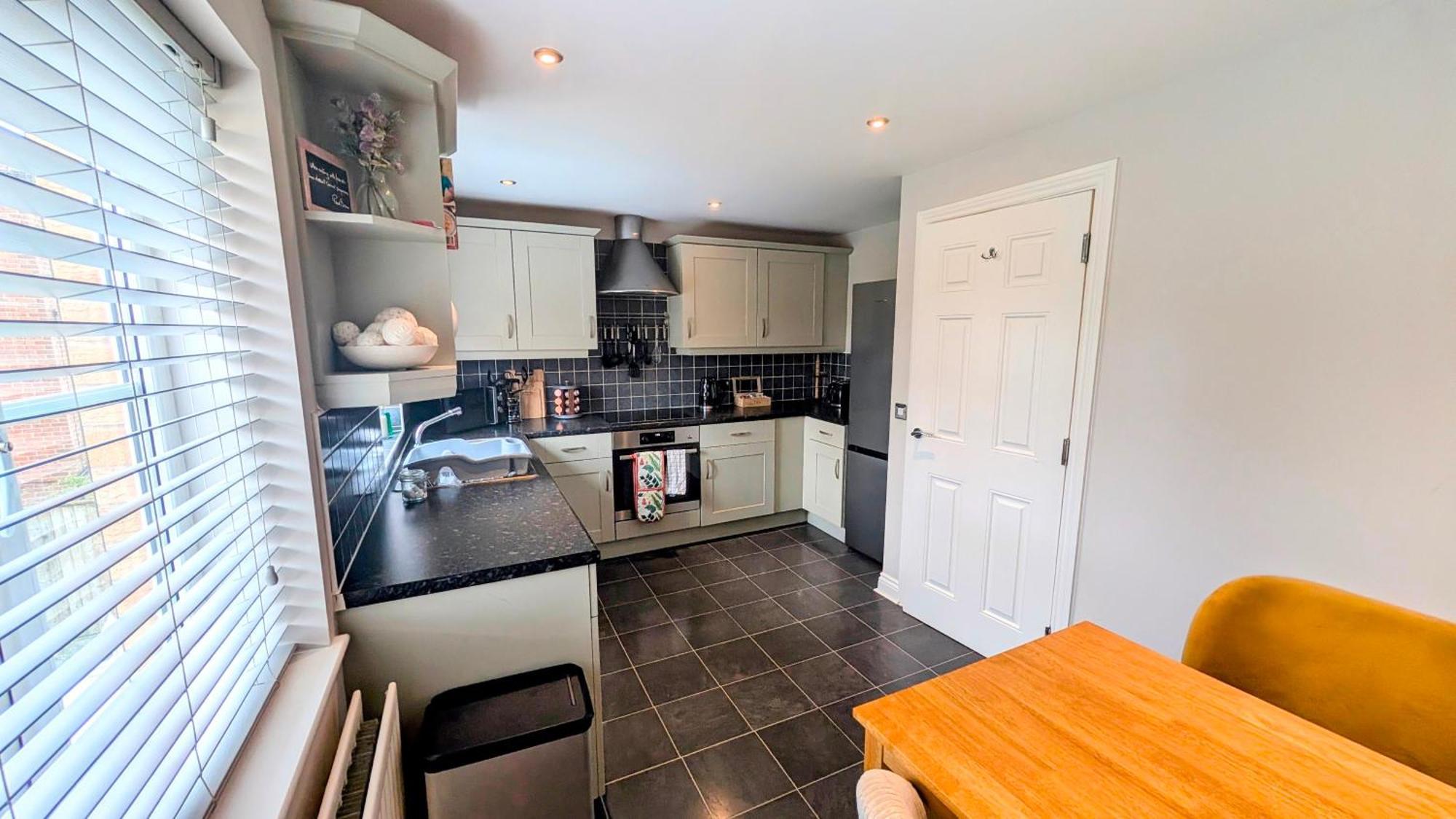 Charming Townhome Retreat, Close To Holiday home Manchester