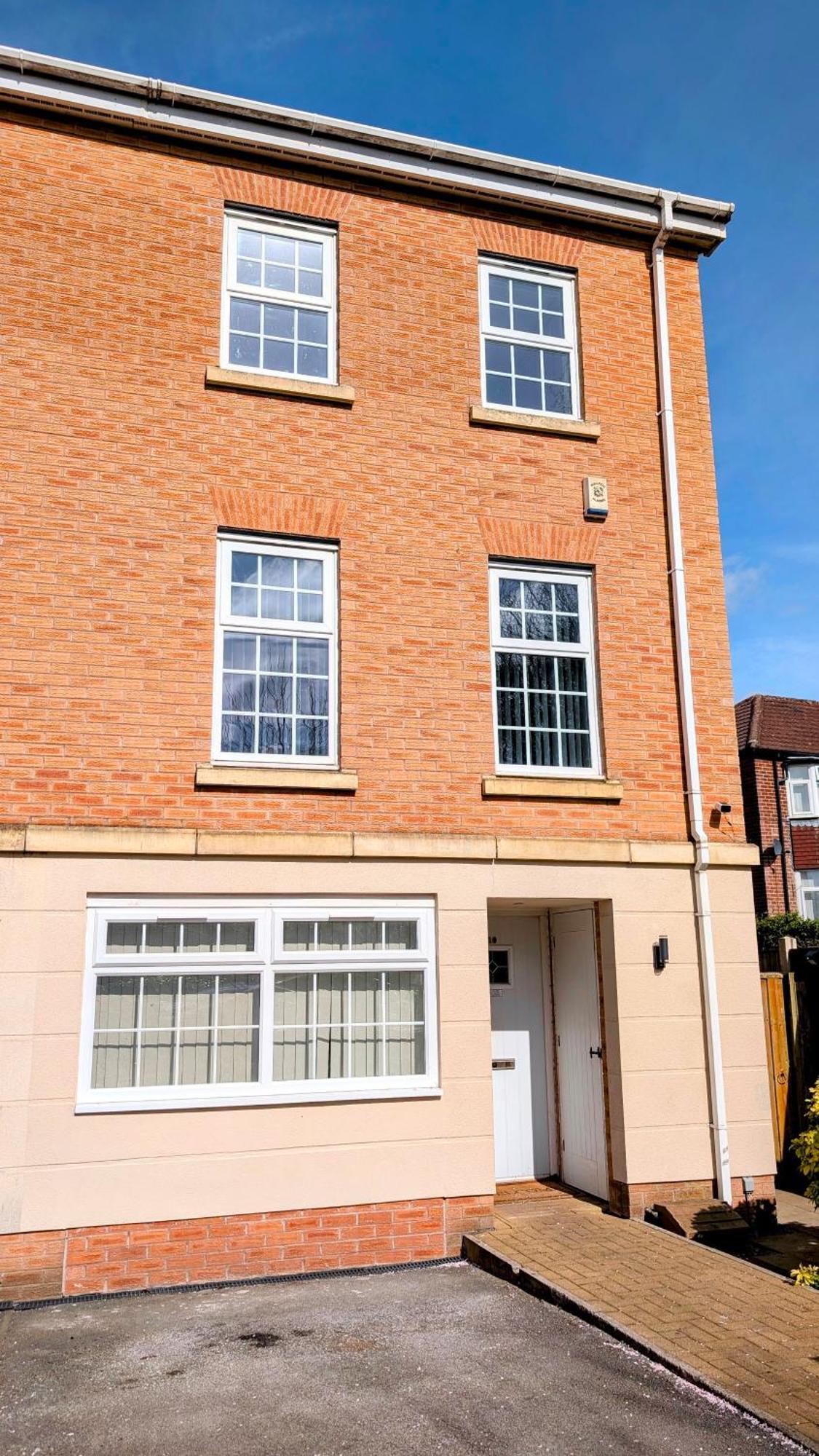 Charming Townhome Retreat, Close To *