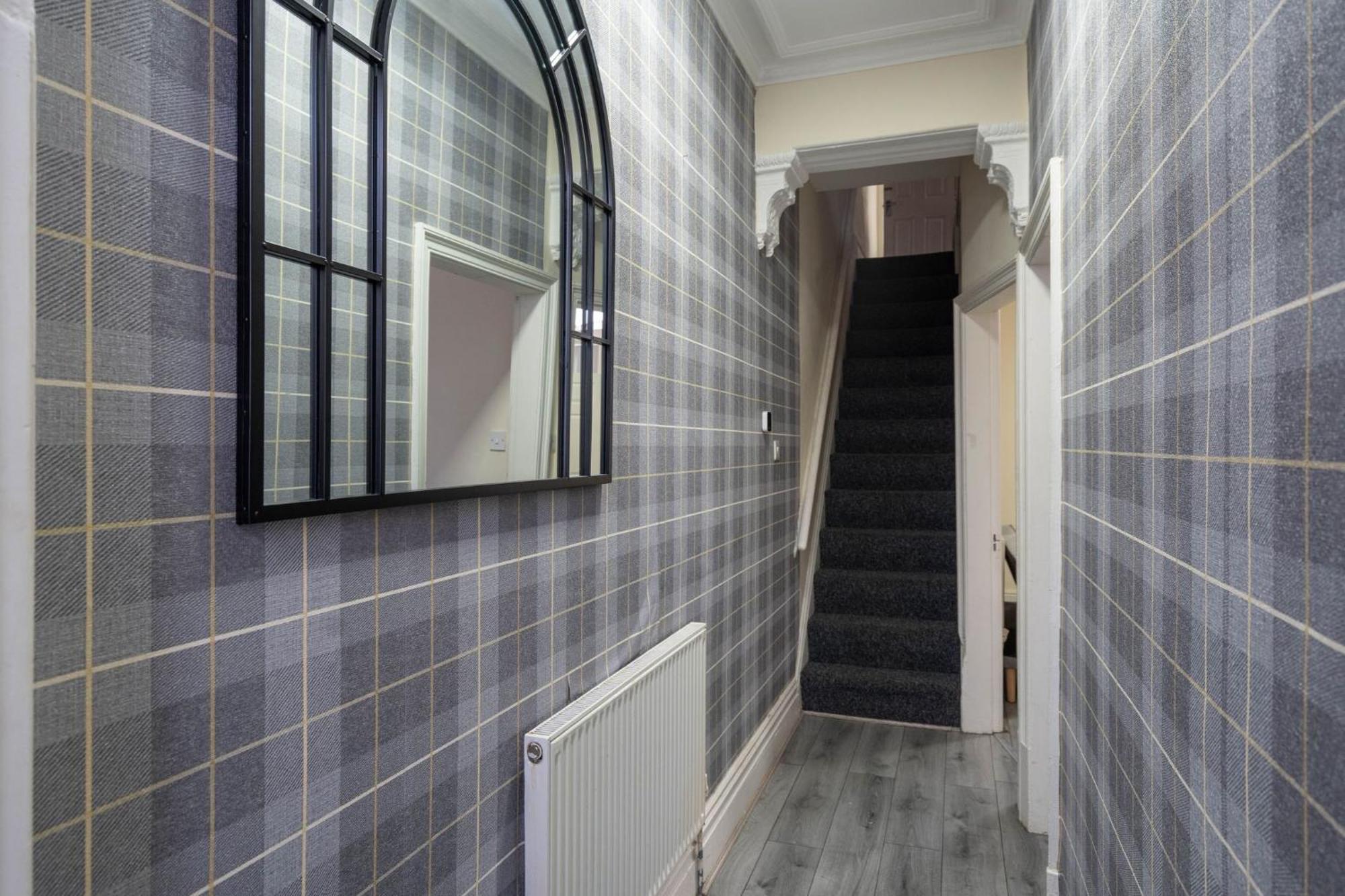 Spacious 4-bedroom Retreat With Garden