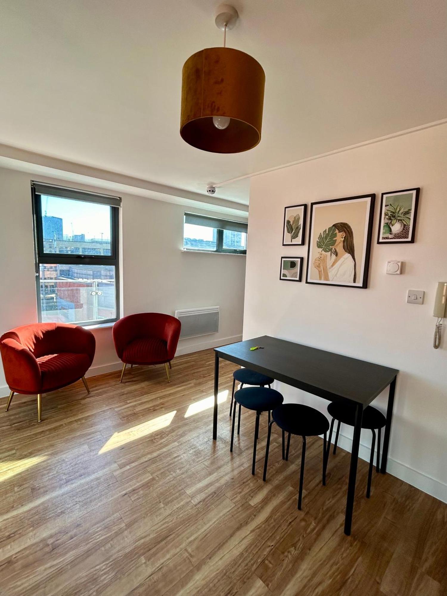 Centre 2 Bed With A Balcony Apartment