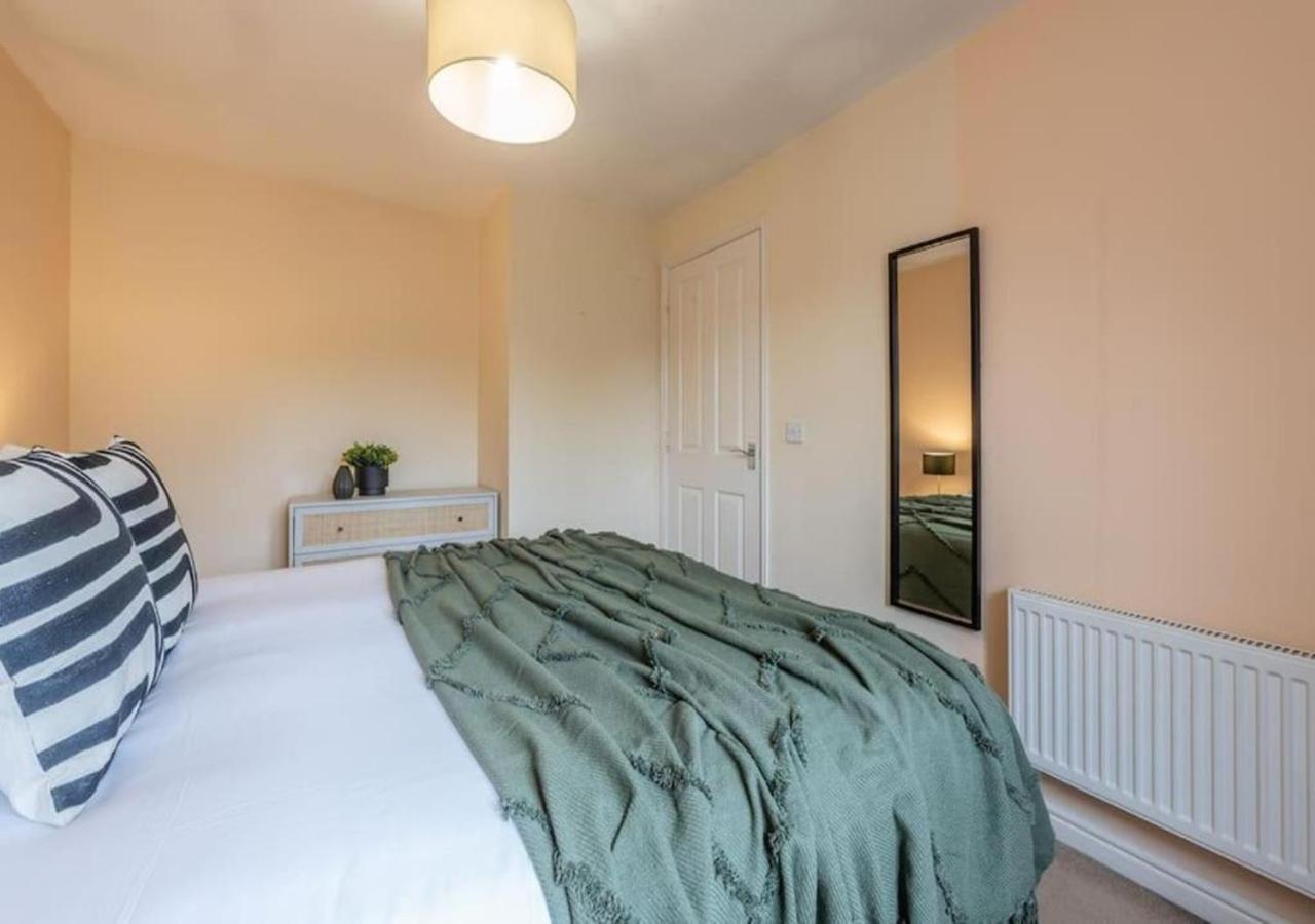 Vakantiehuis 4 Beds, Sleeps 7, Driveway, Comfy Beds