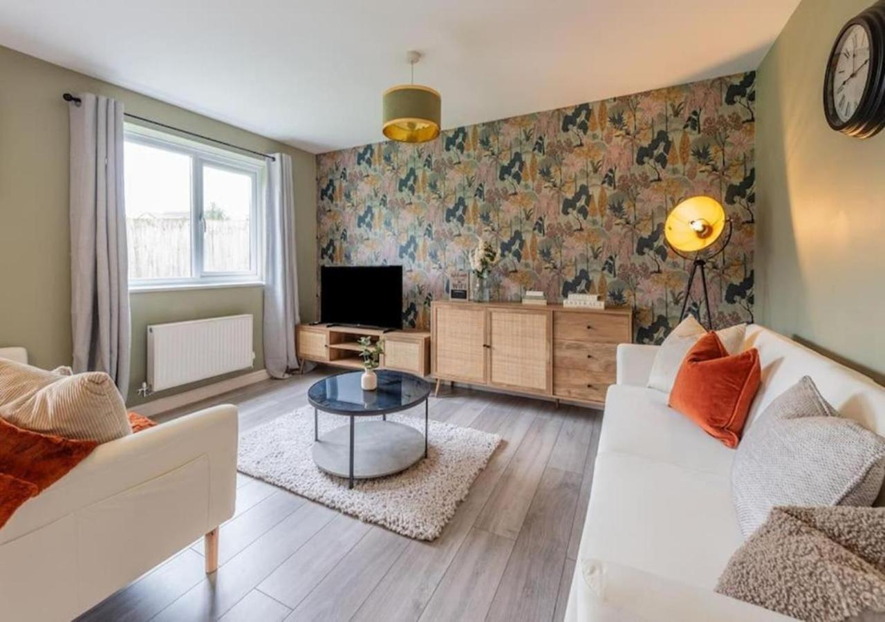 4 Beds, Sleeps 7, Driveway, Comfy Beds Vakantiehuis Manchester