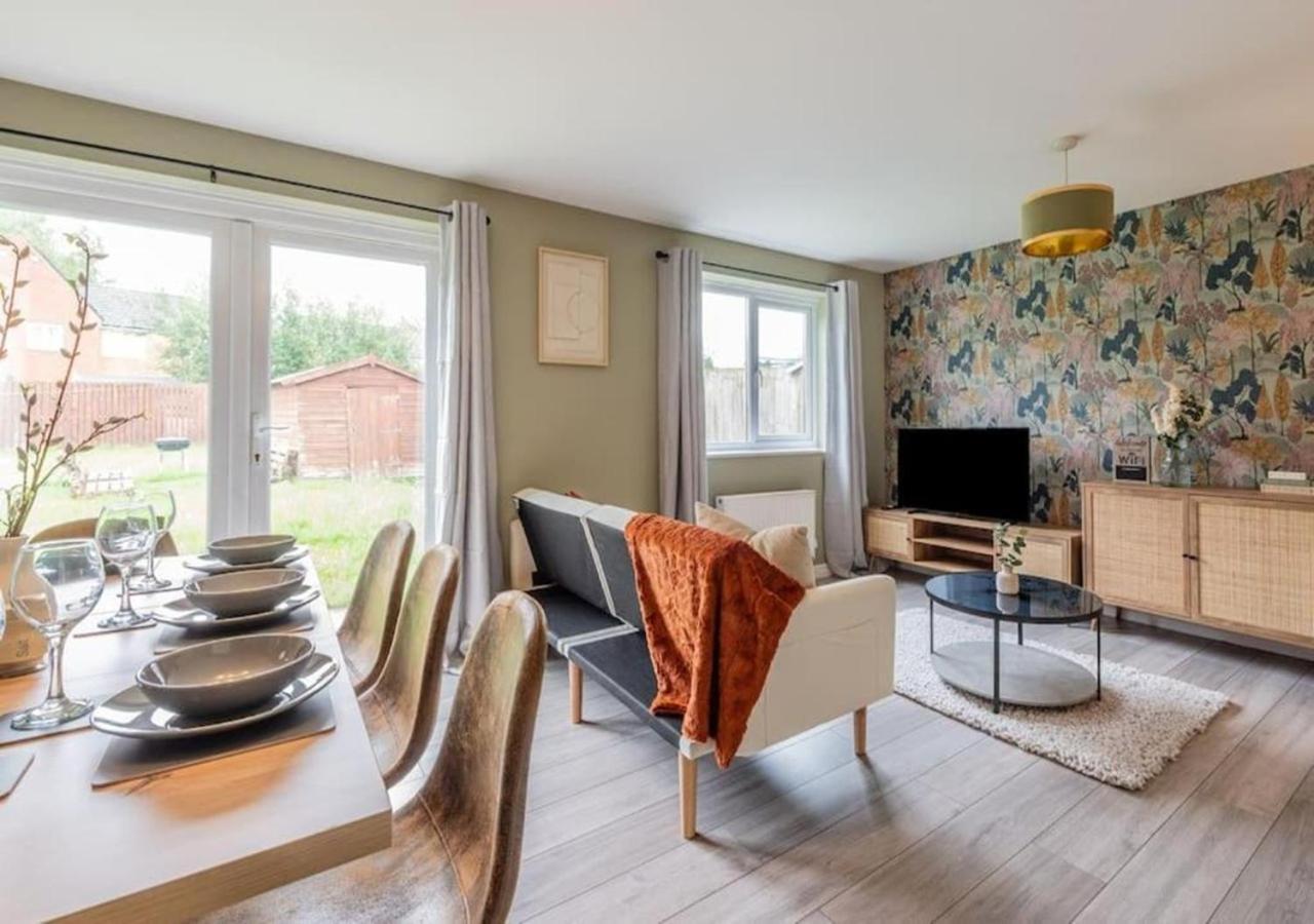 Vakantiehuis 4 Beds, Sleeps 7, Driveway, Comfy Beds