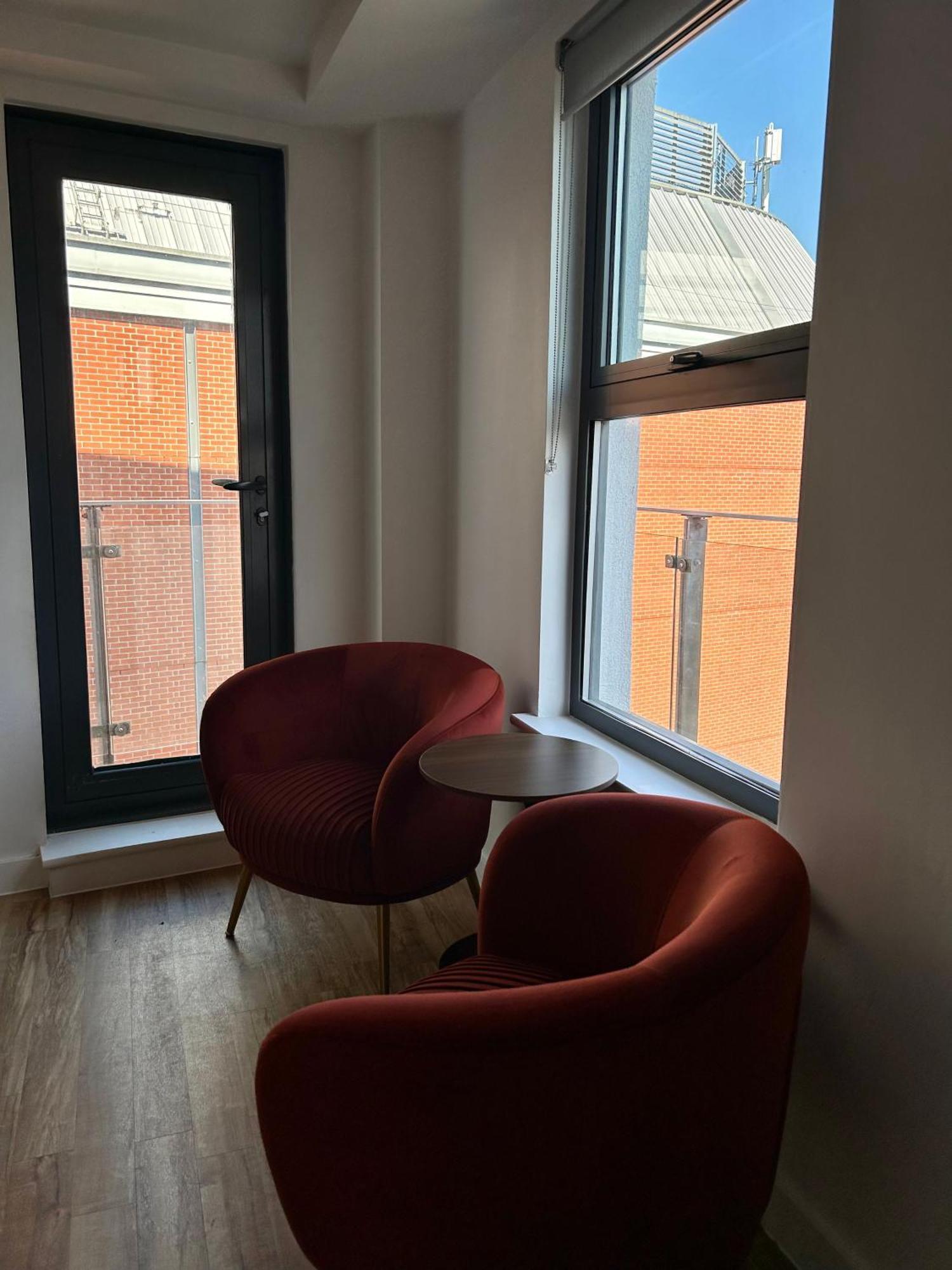 Apartment Centre 2 Bed With A Balcony *