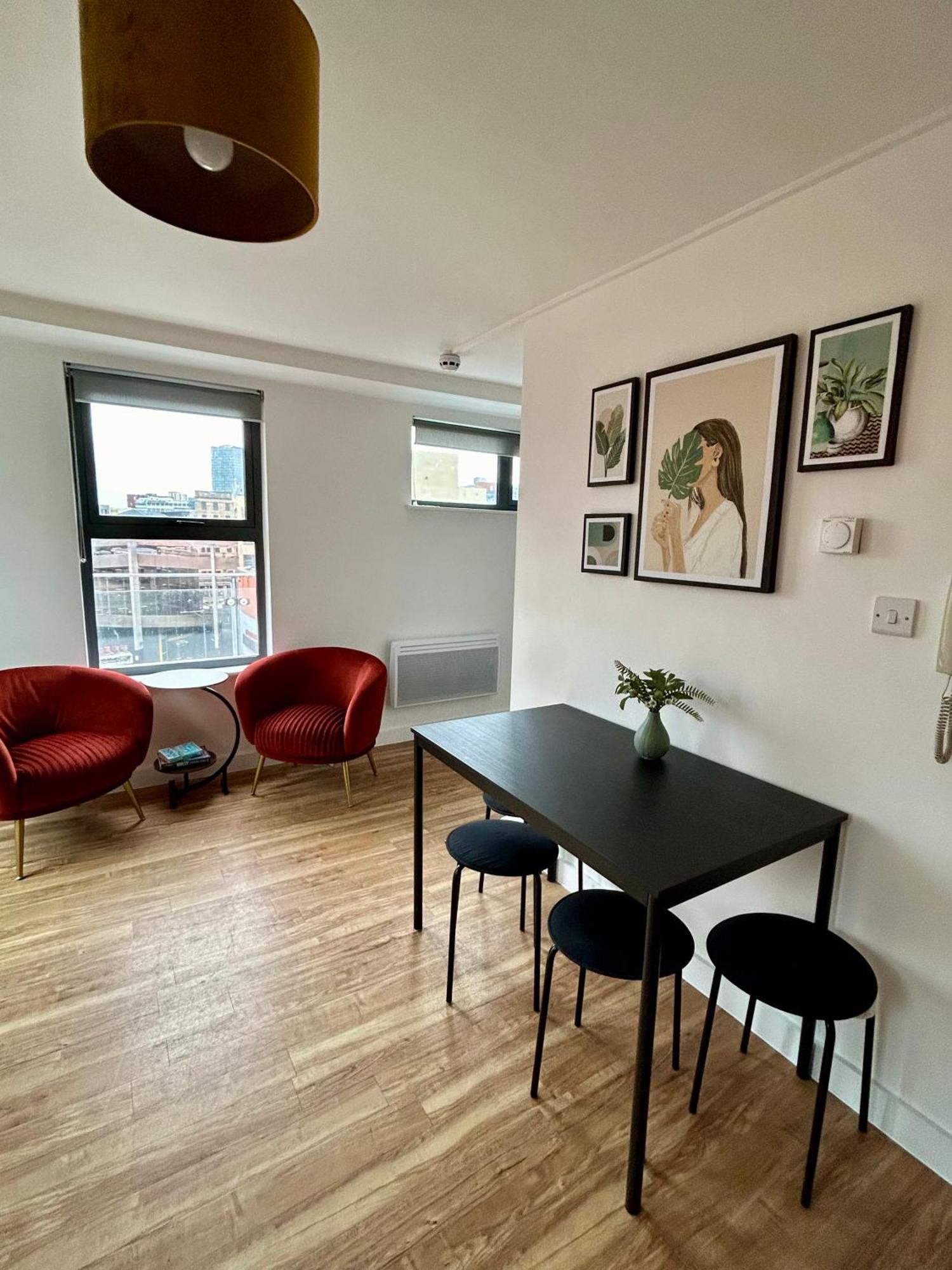 Centre 2 Bed With A Balcony Apartment Manchester