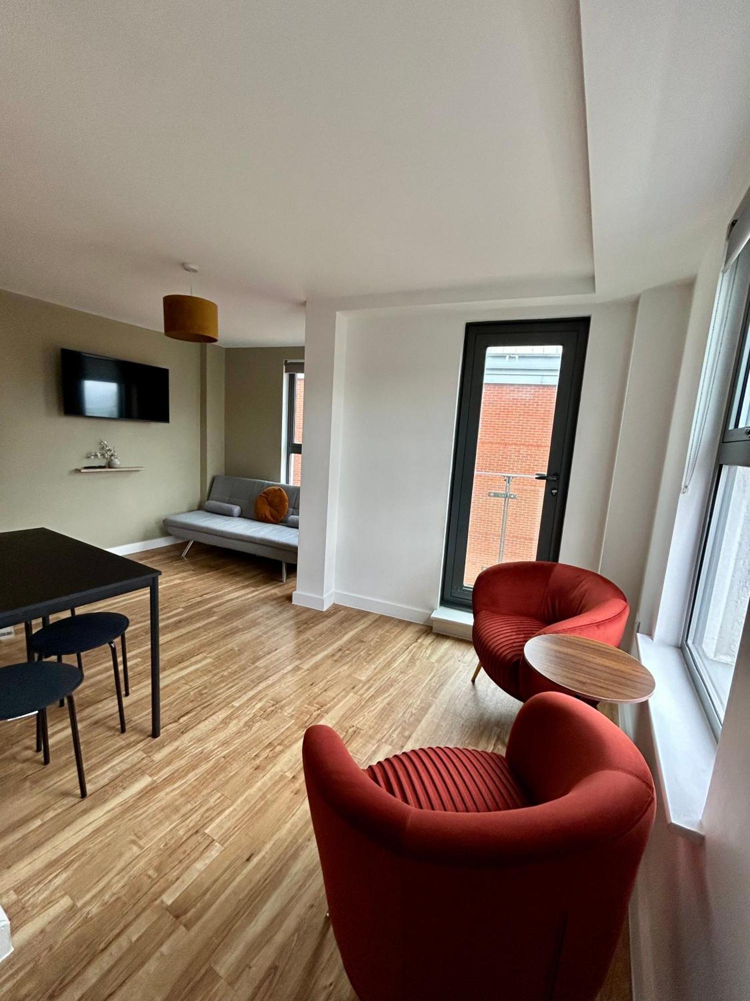 Centre 2 Bed With A Balcony Manchester