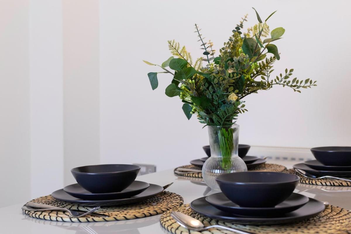 Bright & Luxurious With Garden