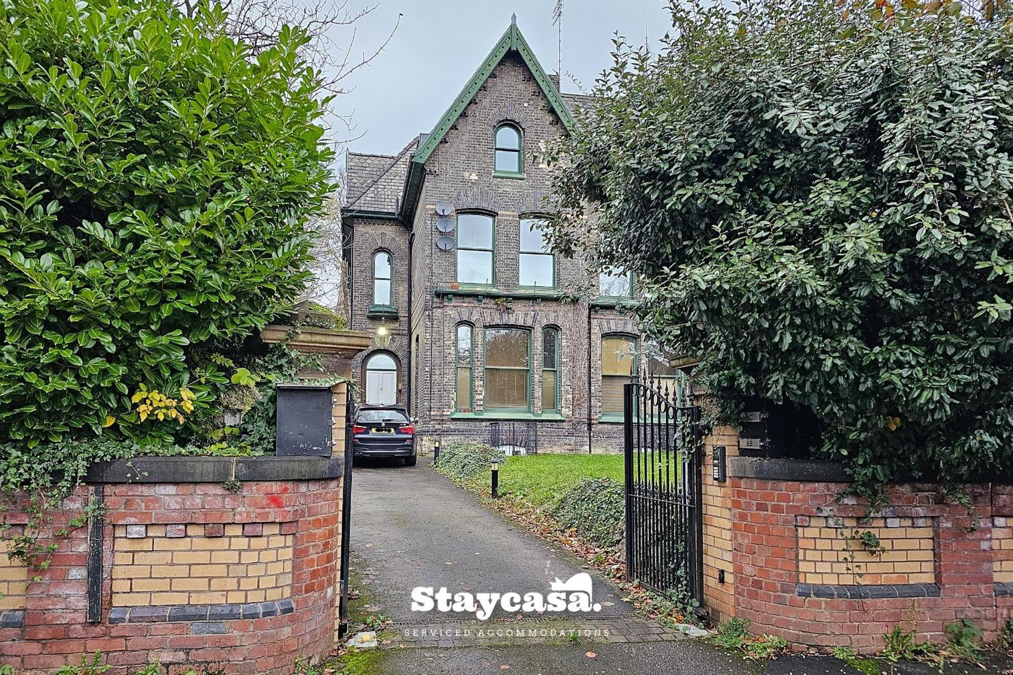 Whalley Range Hideaway 7mins To With Parking *