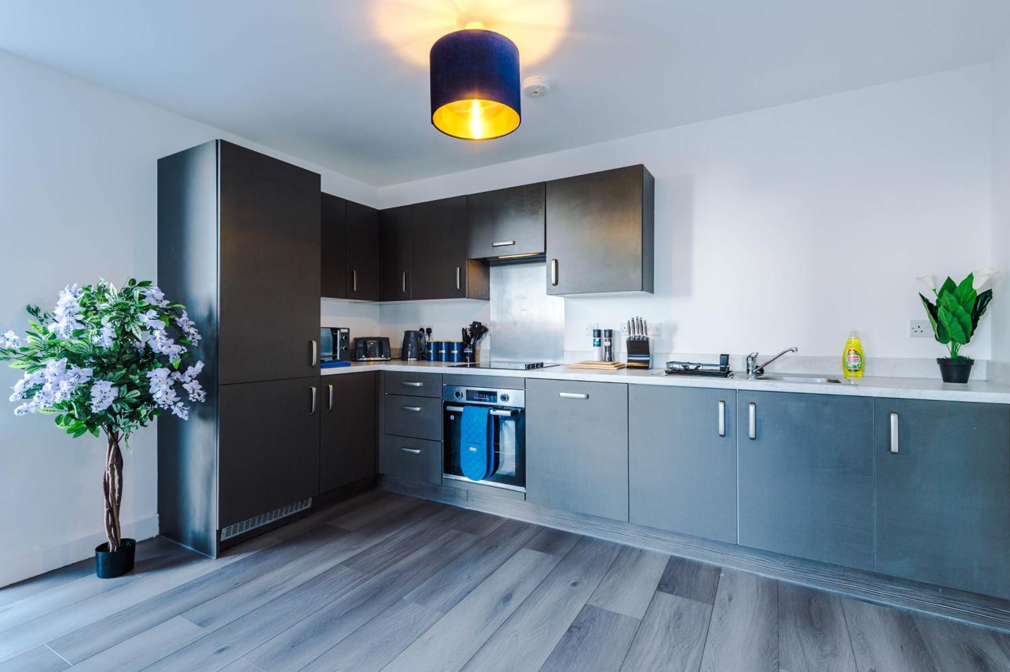 Lux Livin' - Luxury 5 Bed Centre *