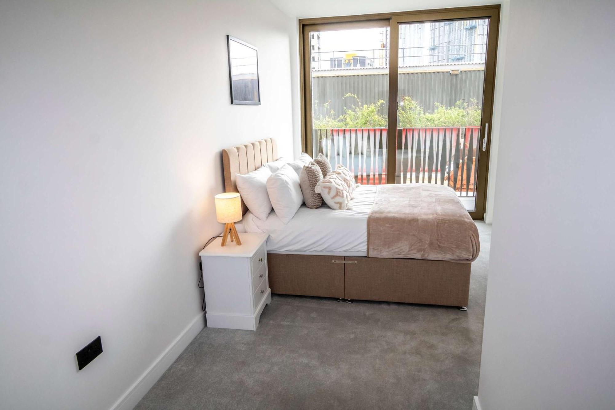Apartment Modern And Sleek 2 Bed Flat In