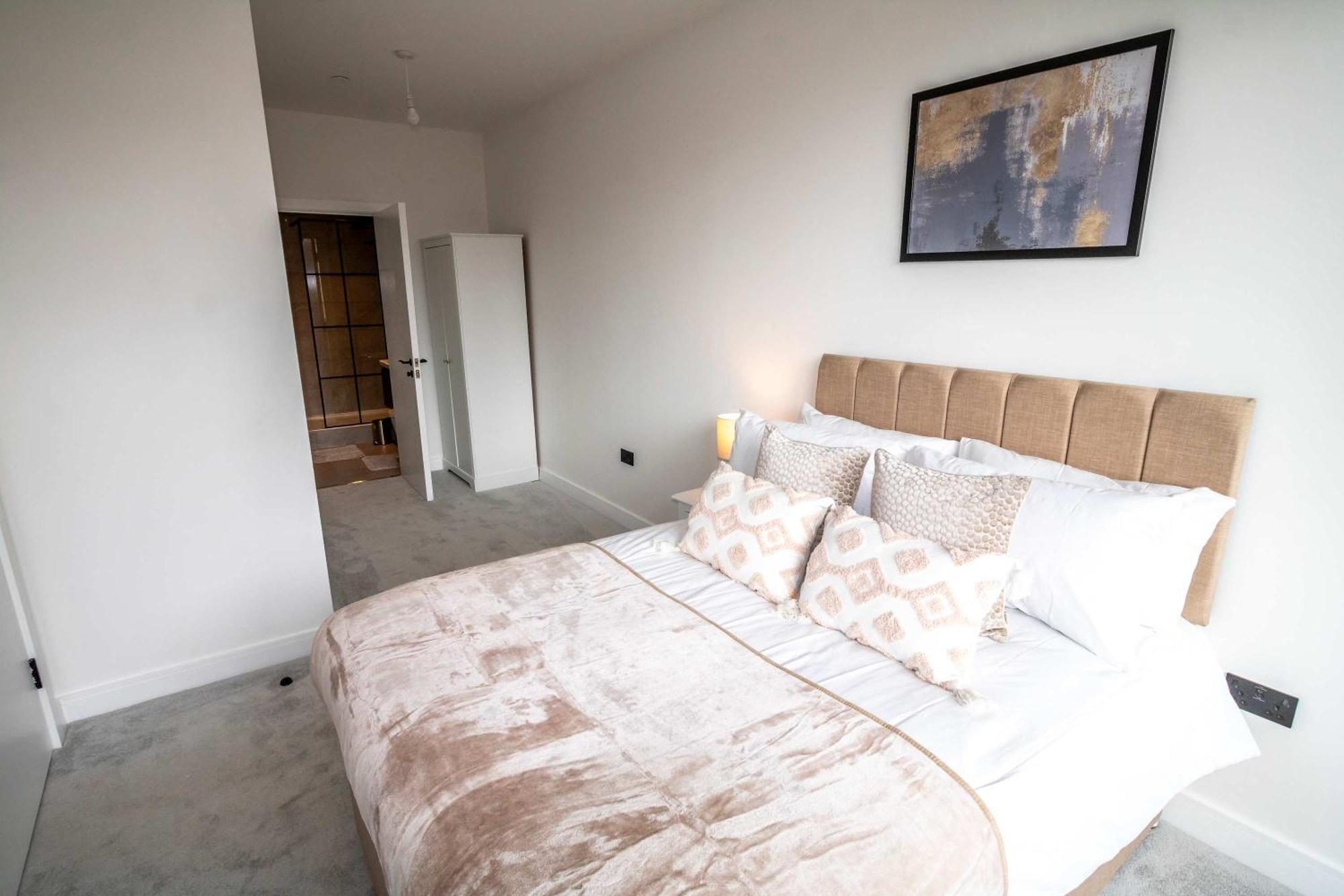 Modern And Sleek 2 Bed Flat In * Manchester