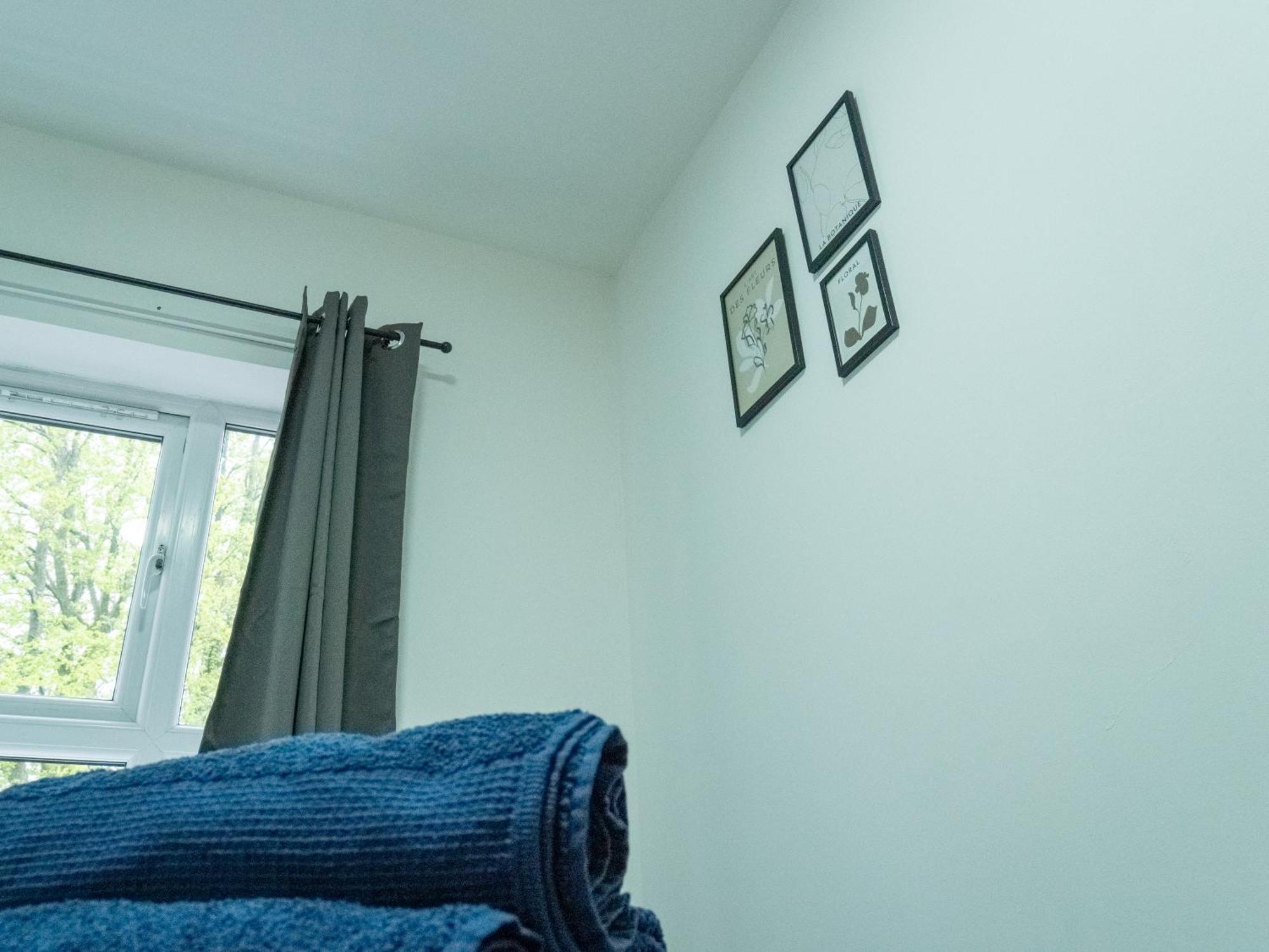 Stunning Modern 2 Bed Flat, With Parking, Near Town Appartement Manchester