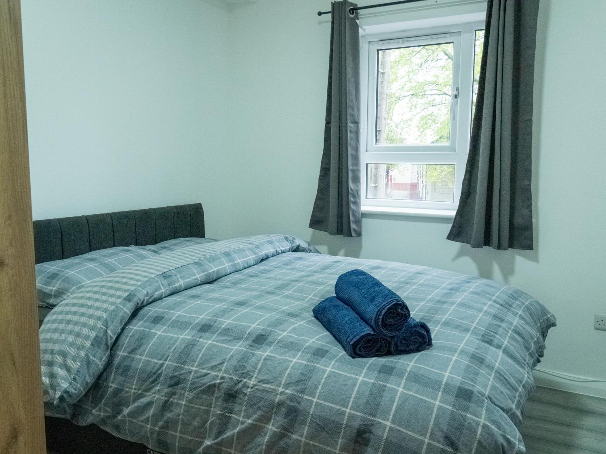 Appartement Stunning Modern 2 Bed Flat, With Parking, Near Town *