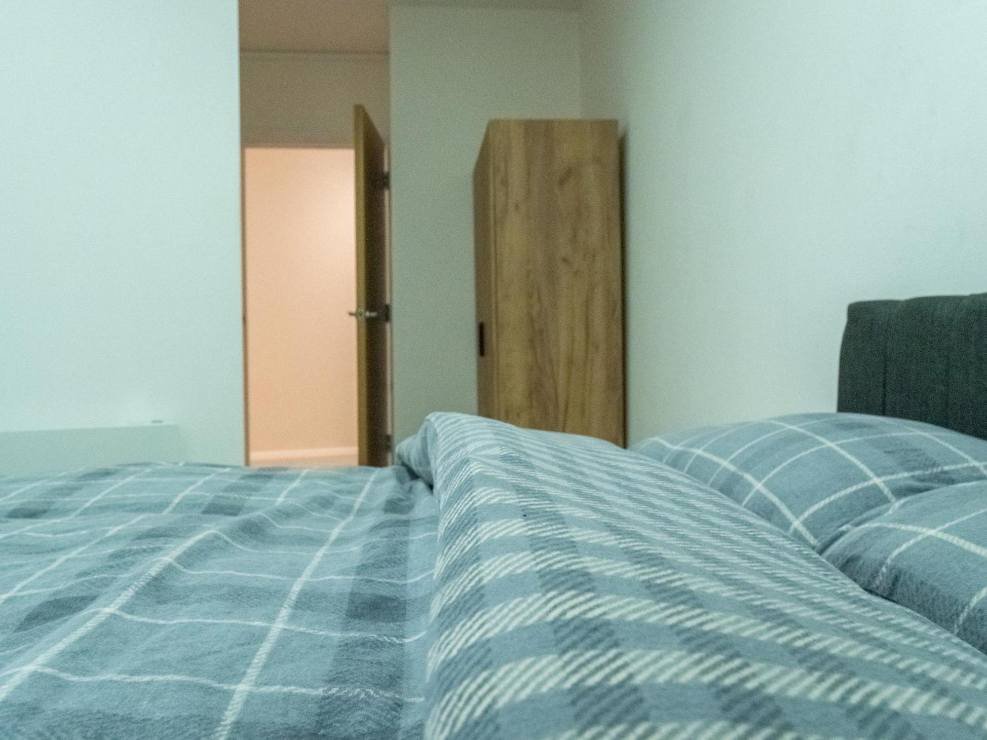 Appartement Stunning Modern 2 Bed Flat, With Parking, Near Town *