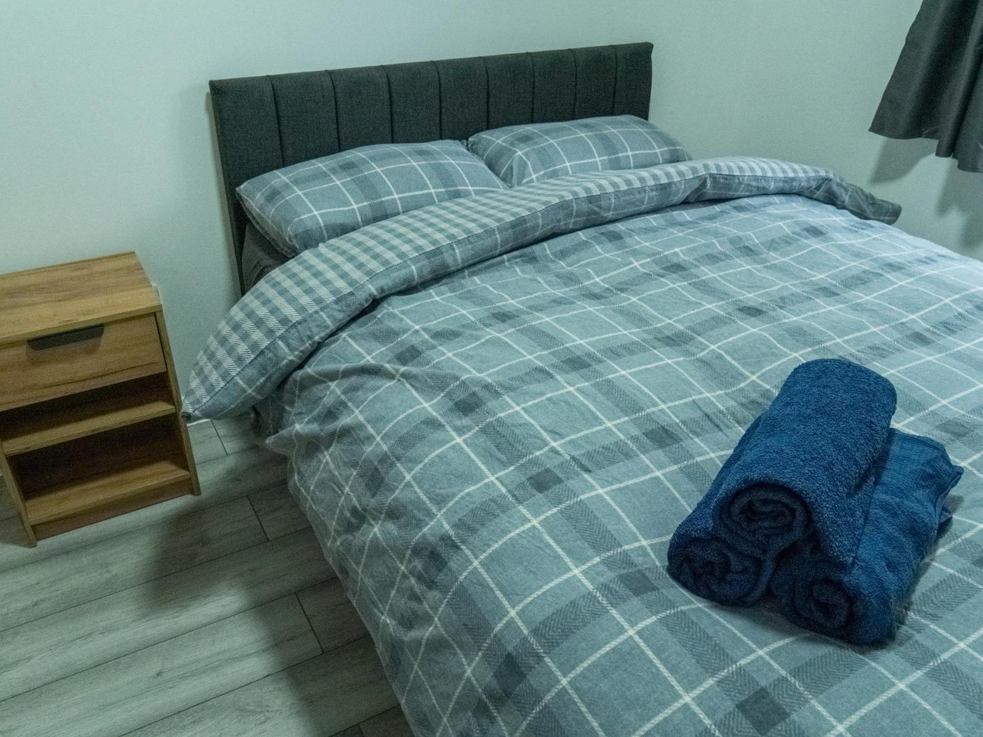 Stunning Modern 2 Bed Flat, With Parking, Near Town Appartement Manchester