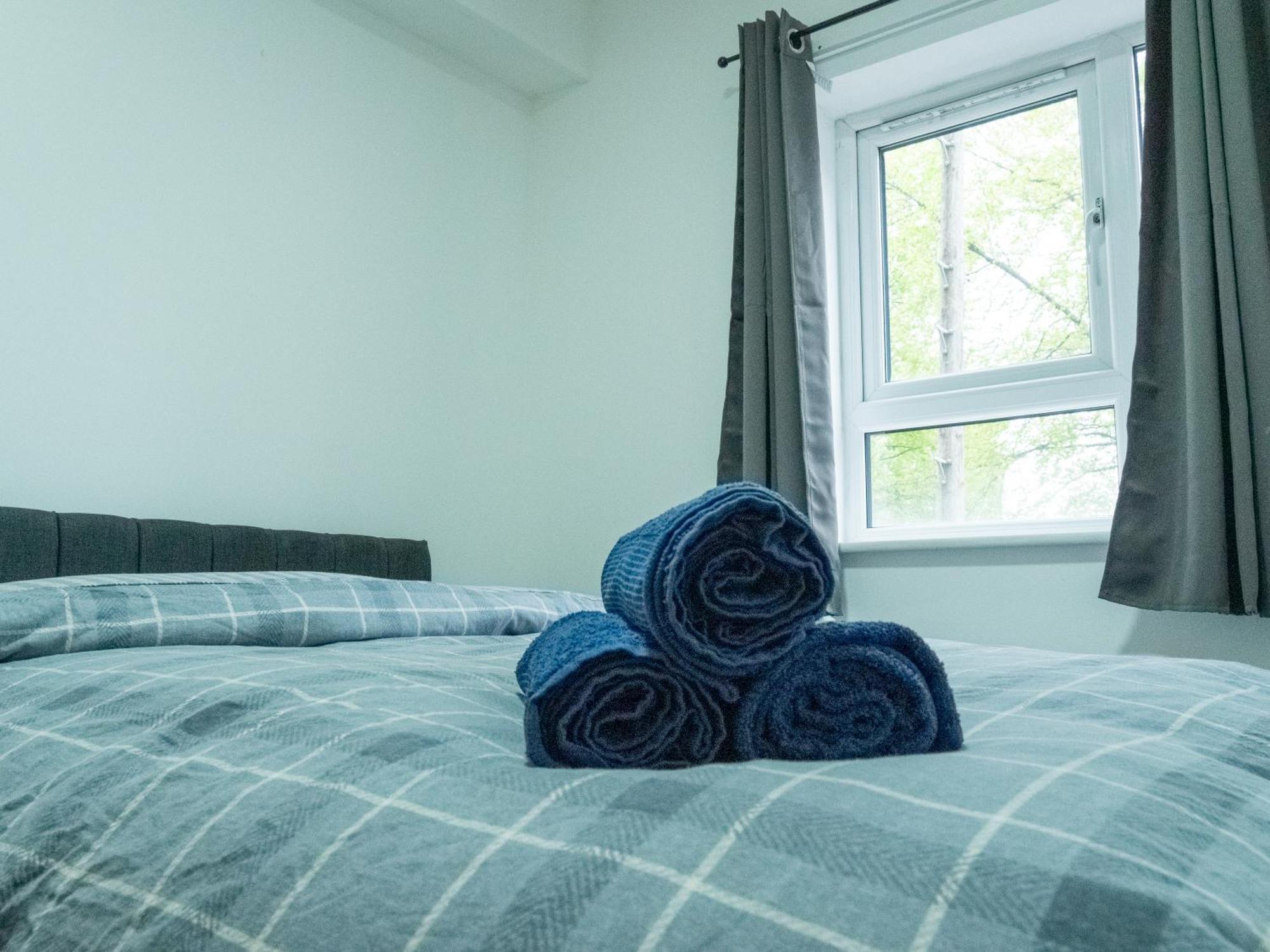 Stunning Modern 2 Bed Flat, With Parking, Near Town Appartement Manchester