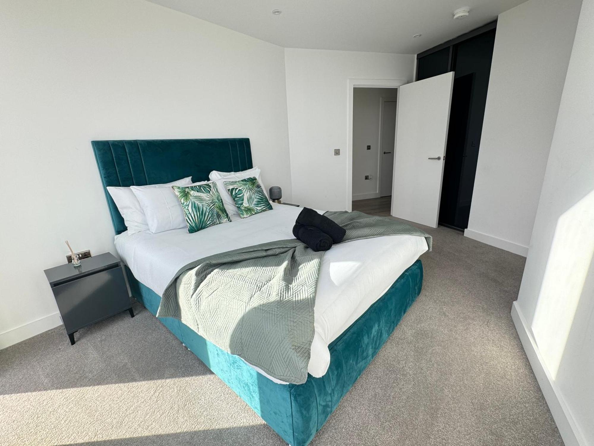 Apartment 3 Bedroom Penthouse In The Centre Deansgate New Build High Floor *