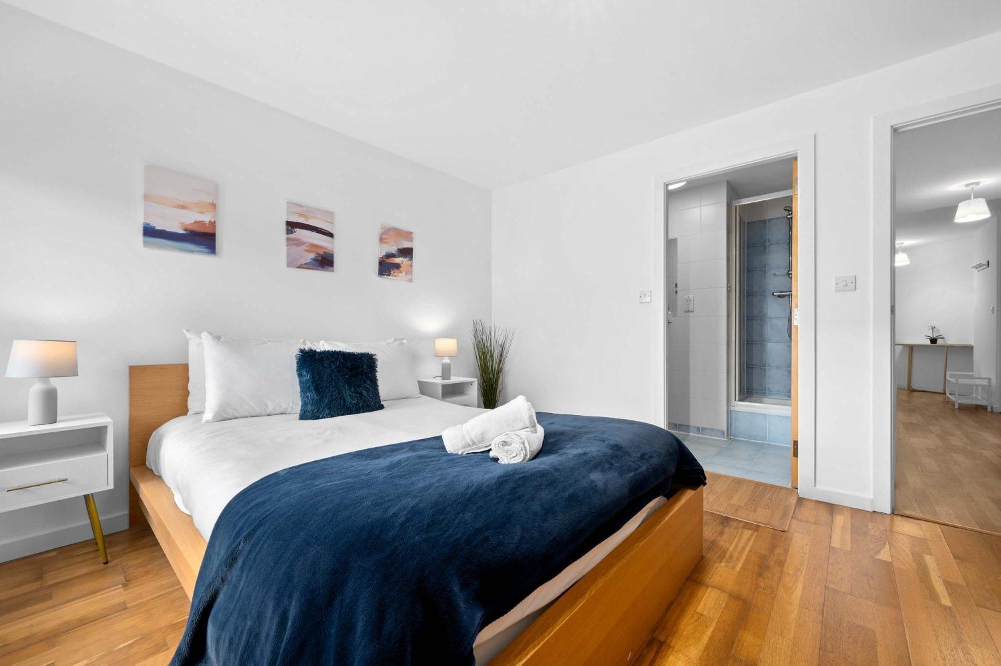 Sleeps 6 Superhost * Manchester