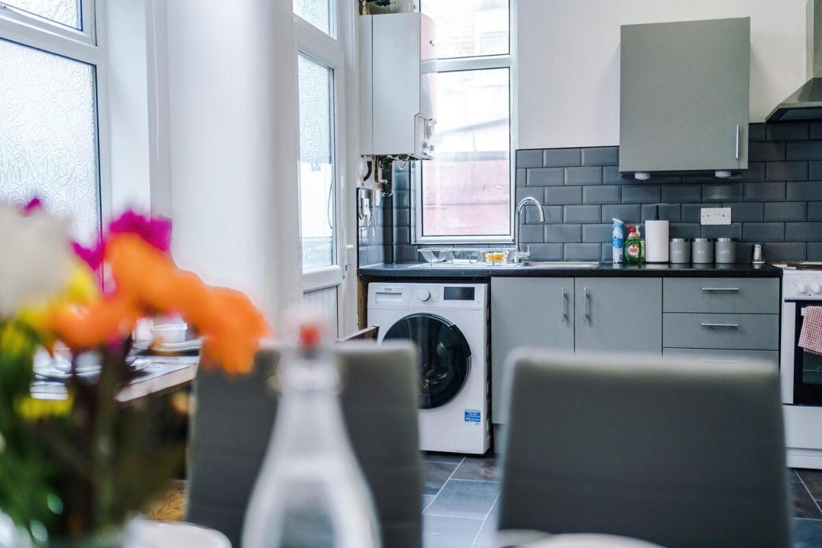 Discounted Month Contractor Parking Wi-fi Sleeps 8 Apartment