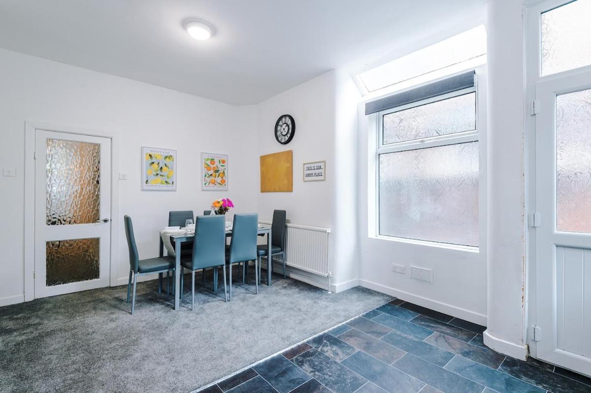 Apartment Discounted Month Contractor Parking Wi-fi Sleeps 8 *
