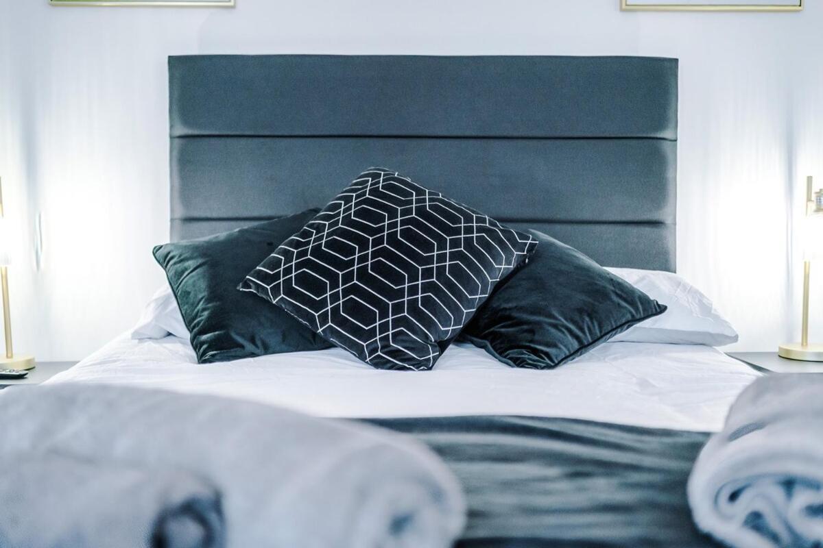 Discounted Month Contractor Parking Wi-fi Sleeps 8 Apartment Manchester