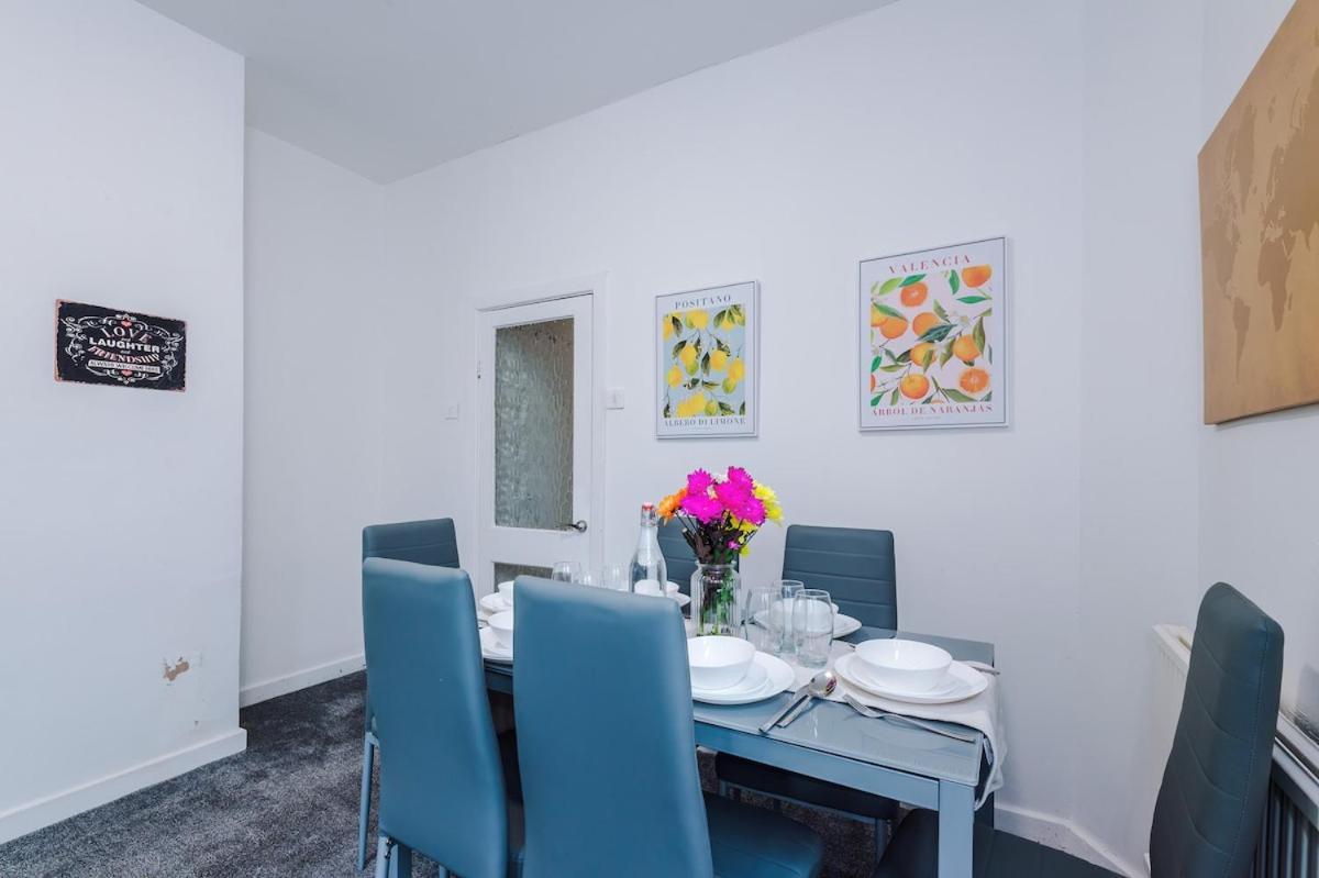 Discounted Month Contractor Parking Wi-fi Sleeps 8 Apartment Manchester
