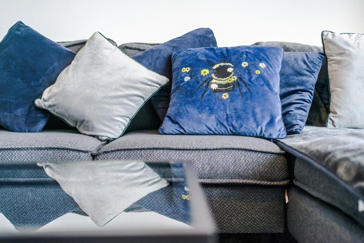 Apartment Discounted Month Contractor Parking Wi-fi Sleeps 8