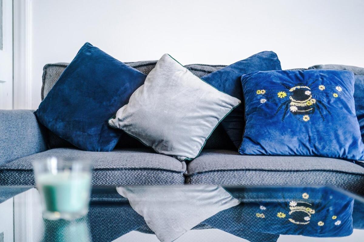 Discounted Month Contractor Parking Wi-fi Sleeps 8 Manchester