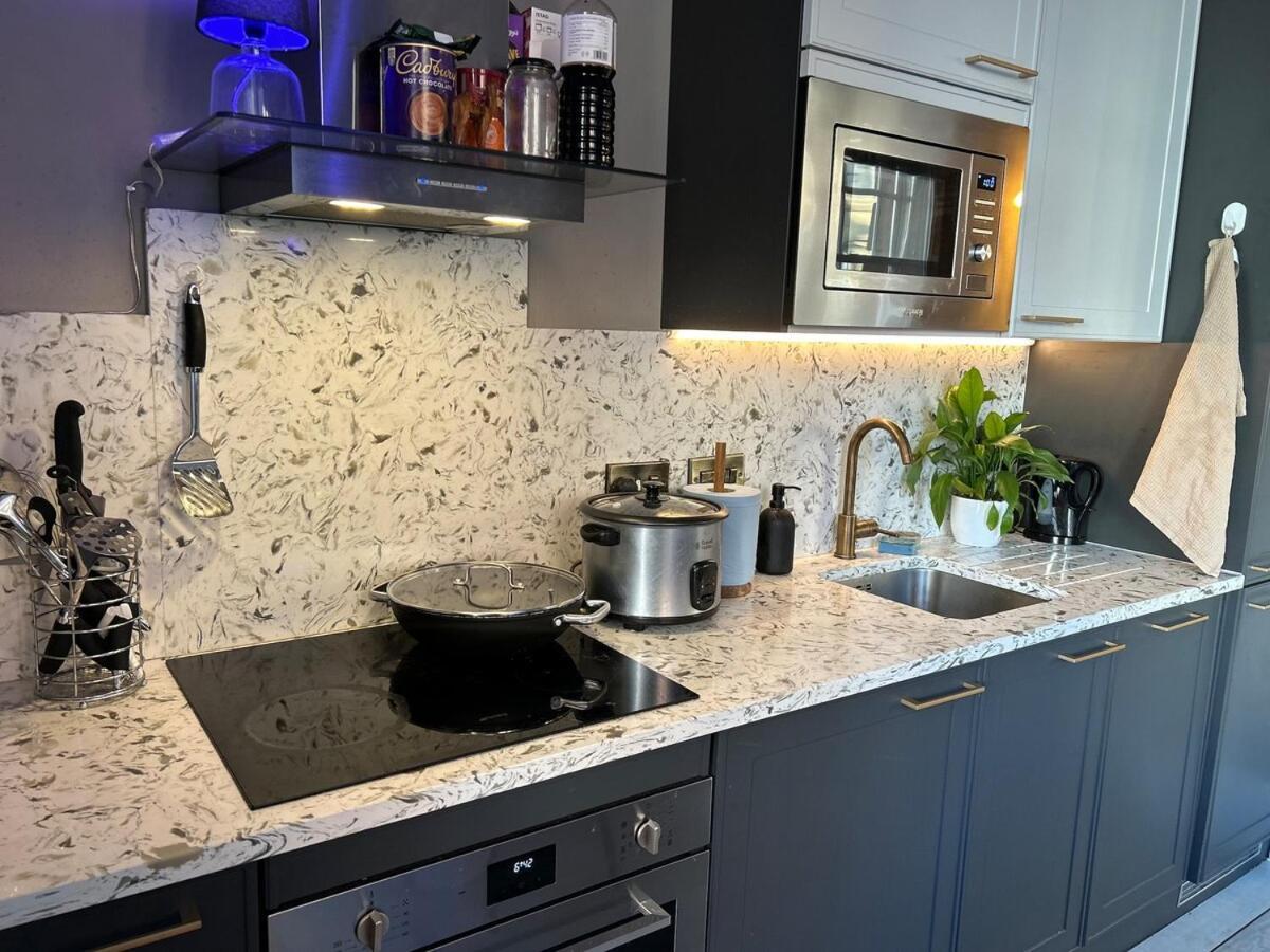 - Deansgate Luxe Apartment *