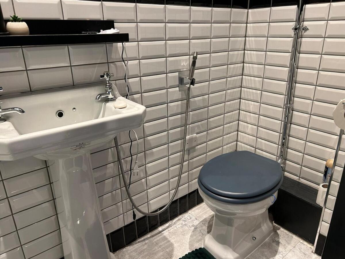- Deansgate Luxe Apartment