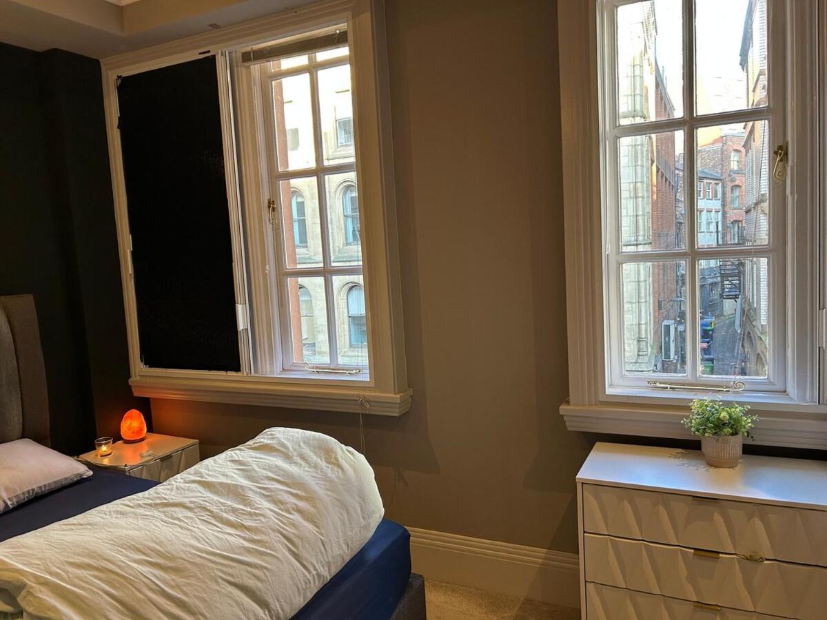 - Deansgate Luxe Apartment *