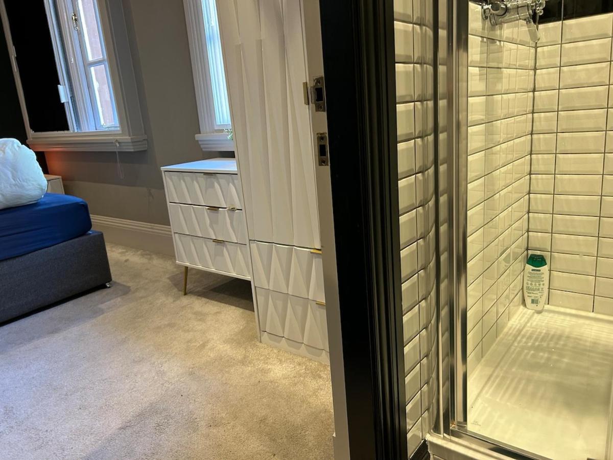 - Deansgate Luxe Apartment Manchester