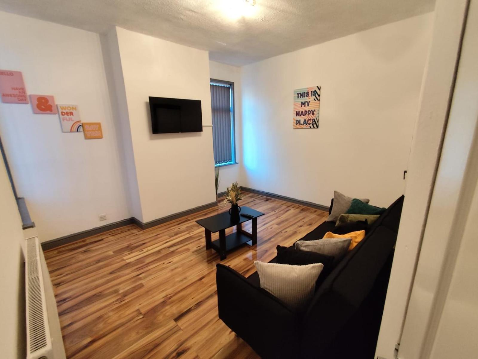 Double-bedroom In The Heart Of Harpurhey Perfect For Short Guest house