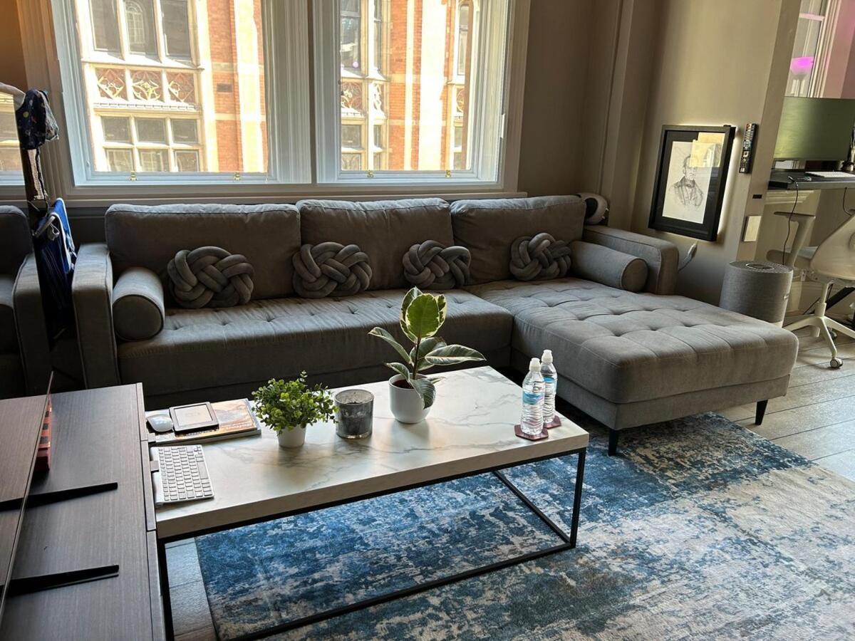 - Deansgate Luxe Apartment