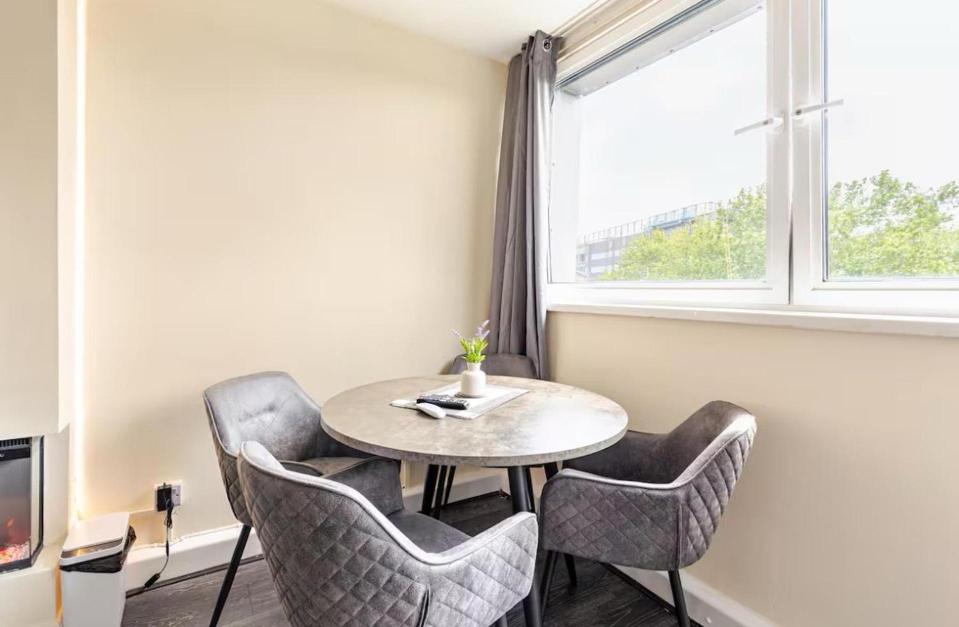 Modern In Centre Apartment