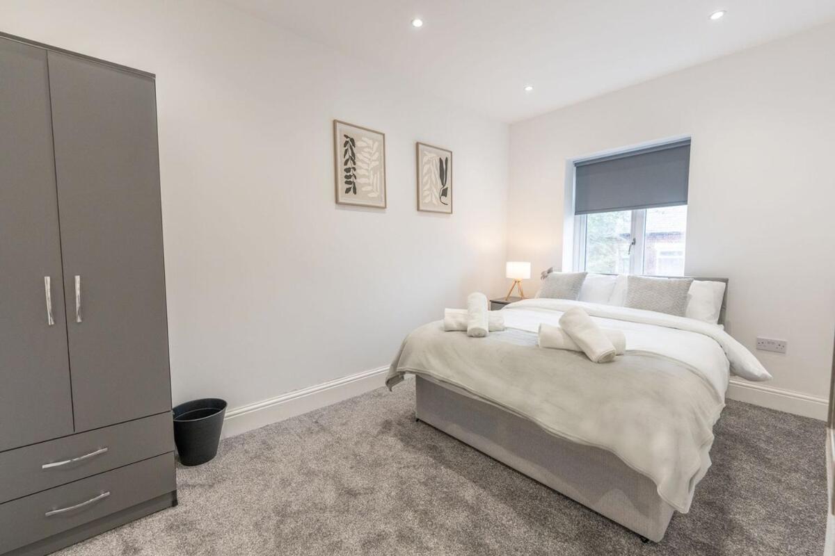 Luxury By Centre Etihad And Coop Live Holiday home *