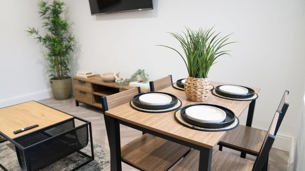 Luxury By Centre Etihad And Coop Live Holiday home *