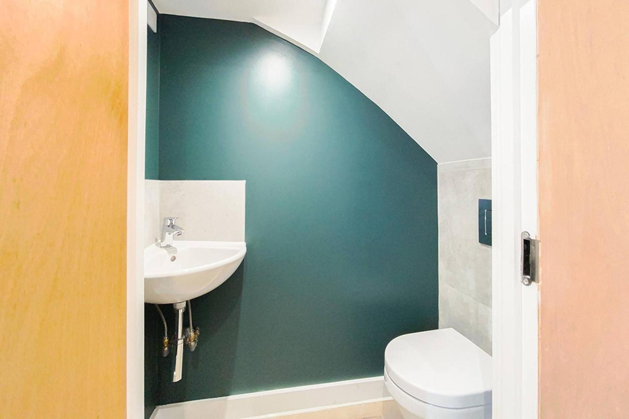 2 Level - Balcony - Free Parking - Apartment