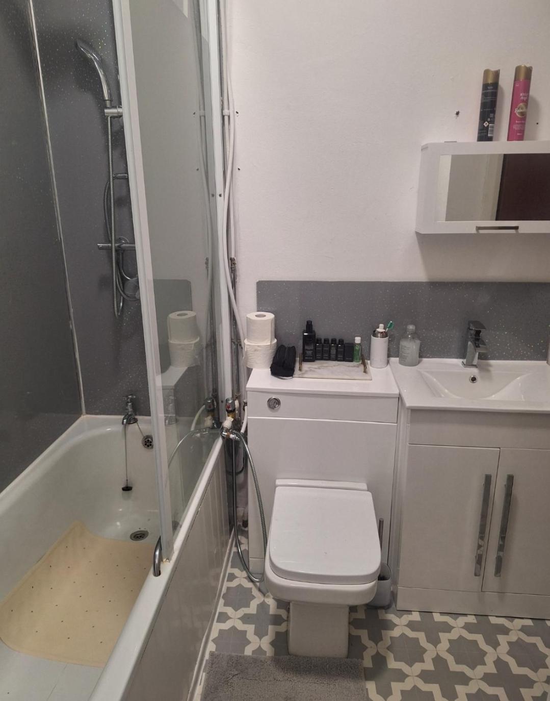 Stylish 1 Bedroom Flat Close To Centre, Walking Distance To Heaton Park * Manchester